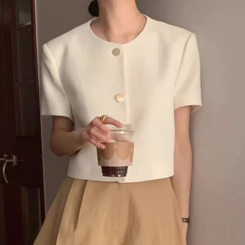 女装夏季简约小香风气质圆领系扣别致短袖开衫上衣百搭韩系外套女