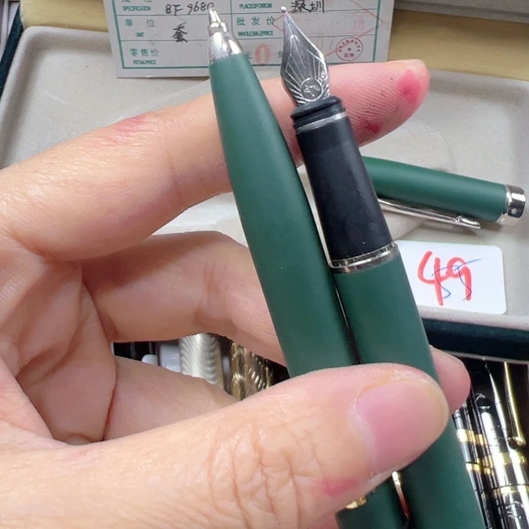 便携式绿色哑光漆带盒子对笔