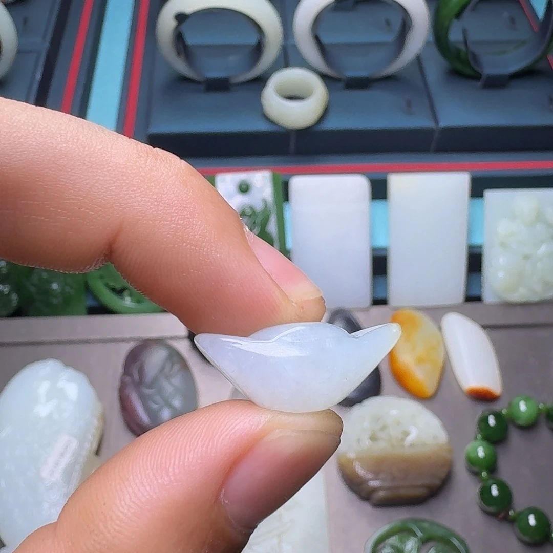 透闪石质玉未镶嵌吊坠(不含链)