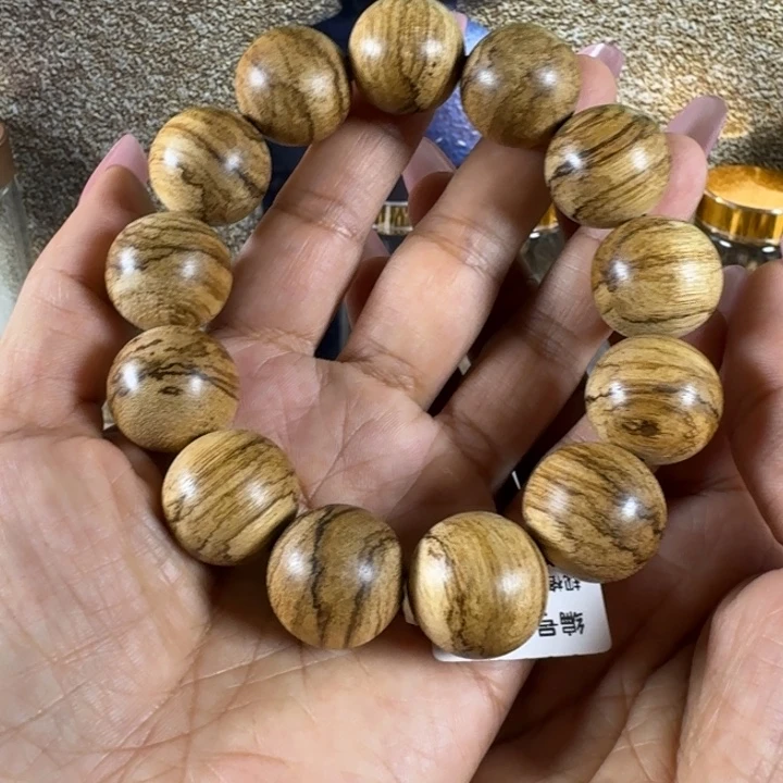 用***8沉香手串达拉干虎纹
