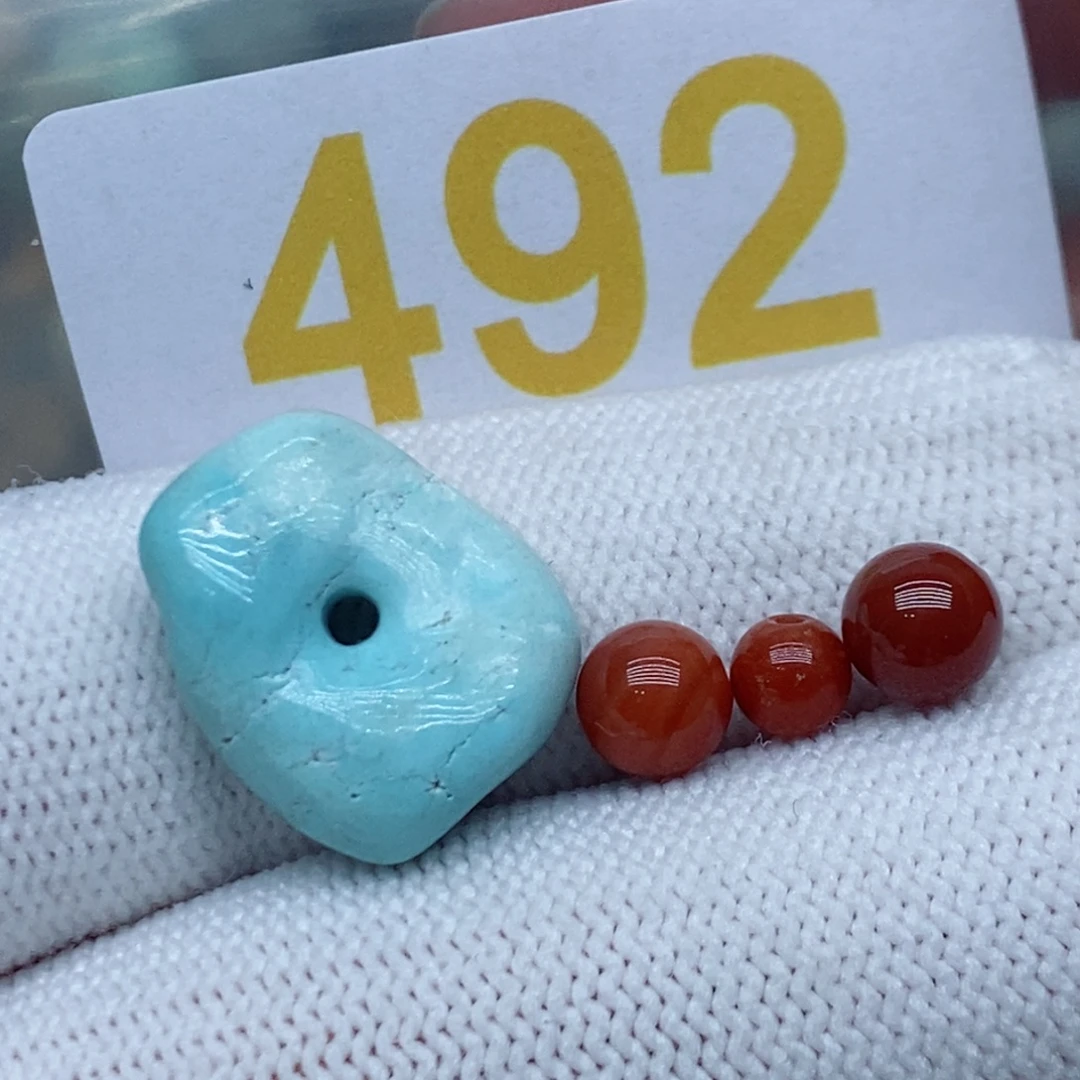 淇***坊南红玛瑙未镶嵌珠宝奇石