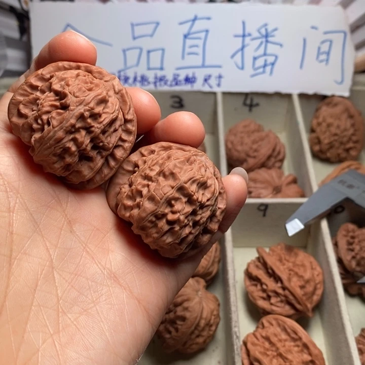 文玩核桃吊坠无*三角白