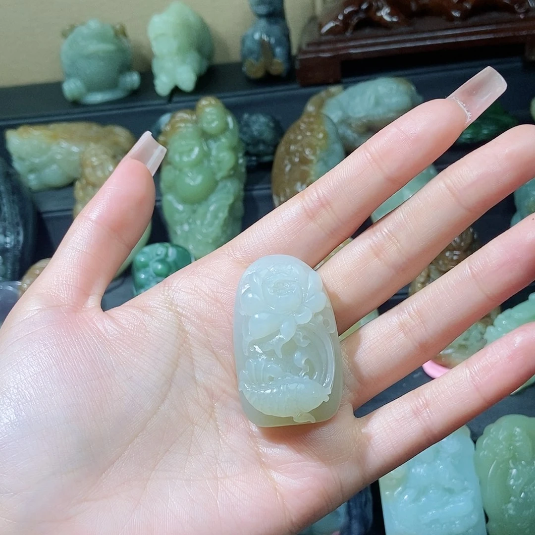 和田玉颈饰未镶嵌爱****动