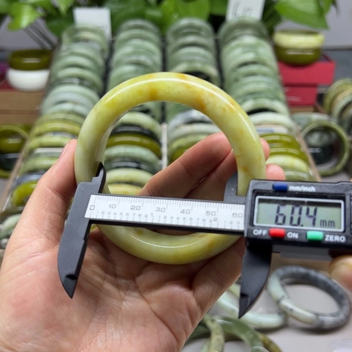 蛇纹石玉未镶嵌手镯39