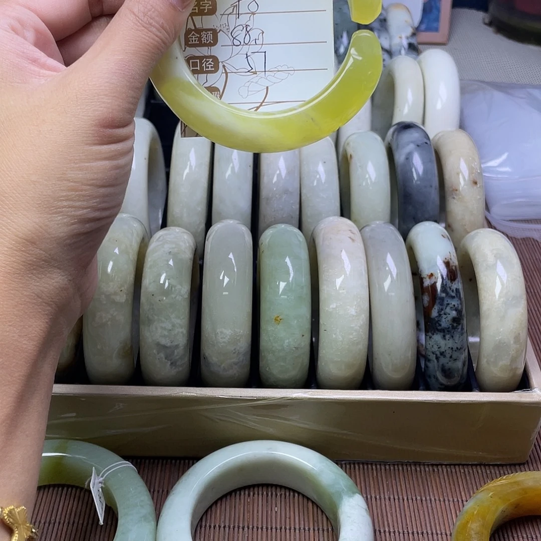 半***子蛇纹石玉未镶嵌手镯