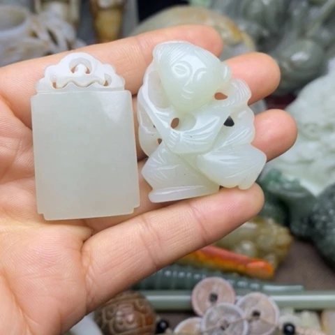 和田玉挂件把件摆件未镶嵌绿**山