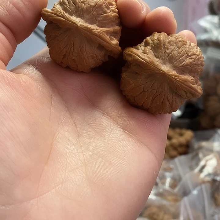 文玩核桃把件41血麒麟红皮