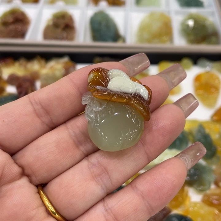 蛇纹石玉未镶嵌颈饰