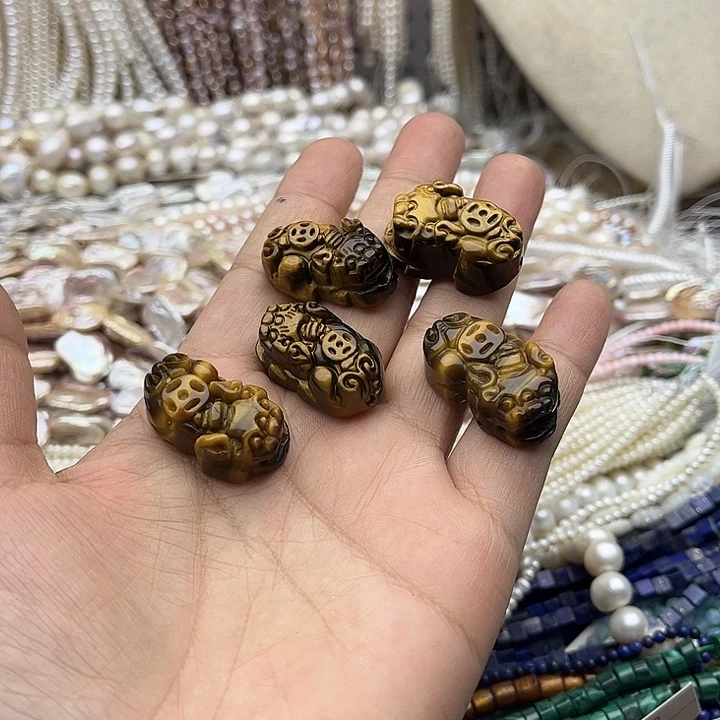 玛瑙/玉髓未镶嵌珠宝半成品一个17/28mm黄虎眼貔貅