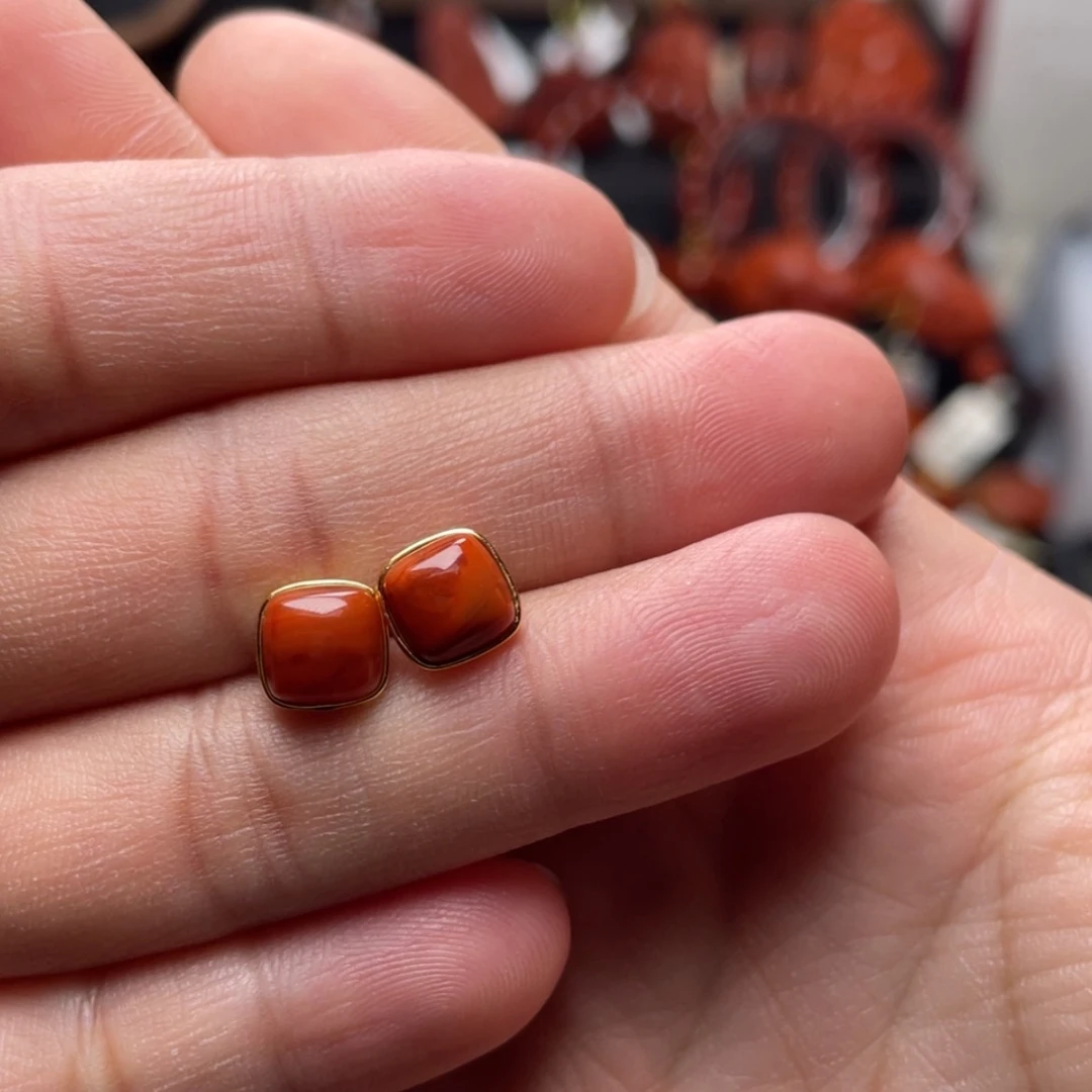 【闪购商品】银S925镶嵌方糖耳钉巨漏南红玛瑙