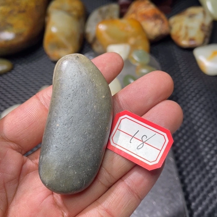 颈饰未镶嵌和田玉18