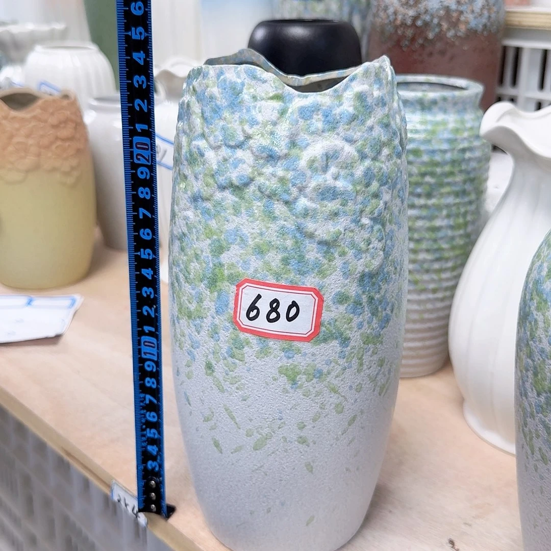 680号陶瓷花瓶24厘米一个