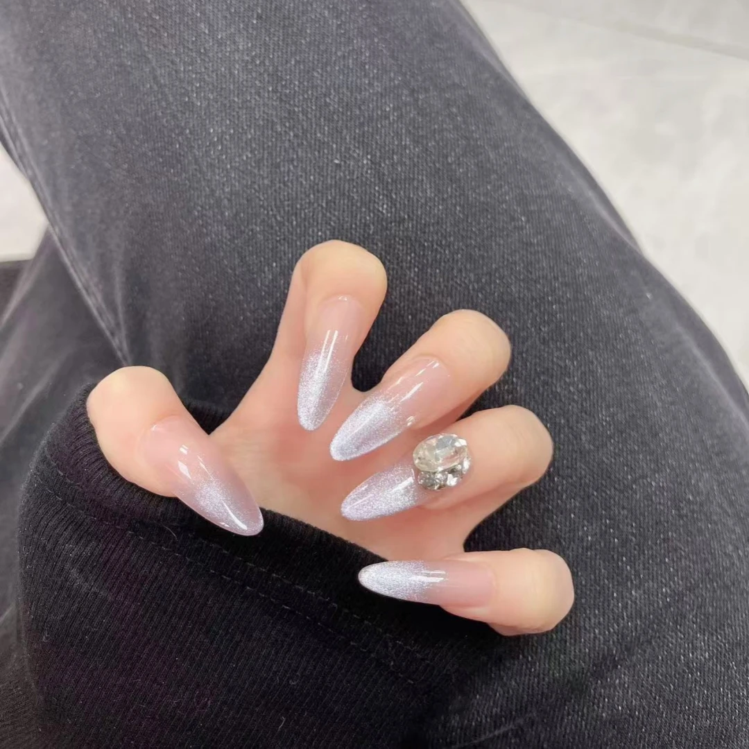 【梦幻】长杏仁猫眼穿戴甲高级感带钻轻著显白手工美甲贴片