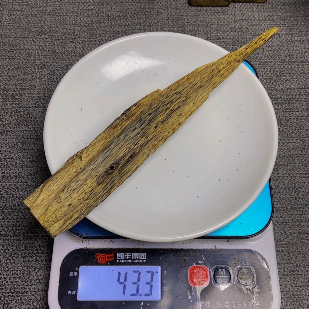 绿棋楠千里香2年半老料虫漏43.3克