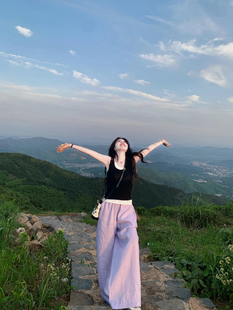 2025夏季新款韩系减龄气质假两件撞色背心上衣高腰休闲阔腿裤套装