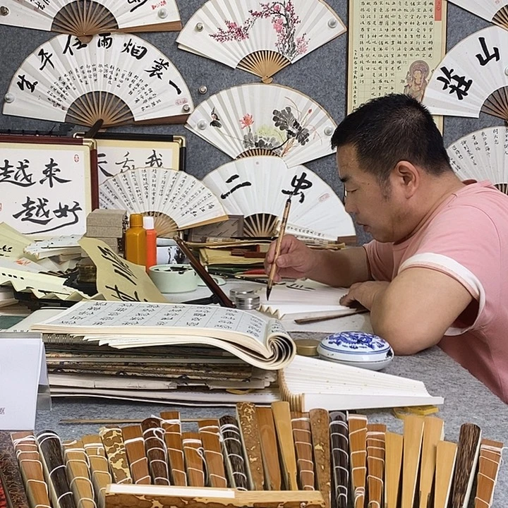 小***炎书法梅妃7寸扇面➕字