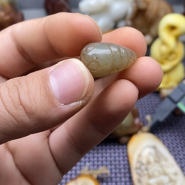 未镶嵌蛇纹石玉颈饰