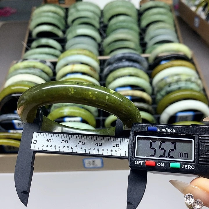 未镶嵌蛇纹石玉手镯110