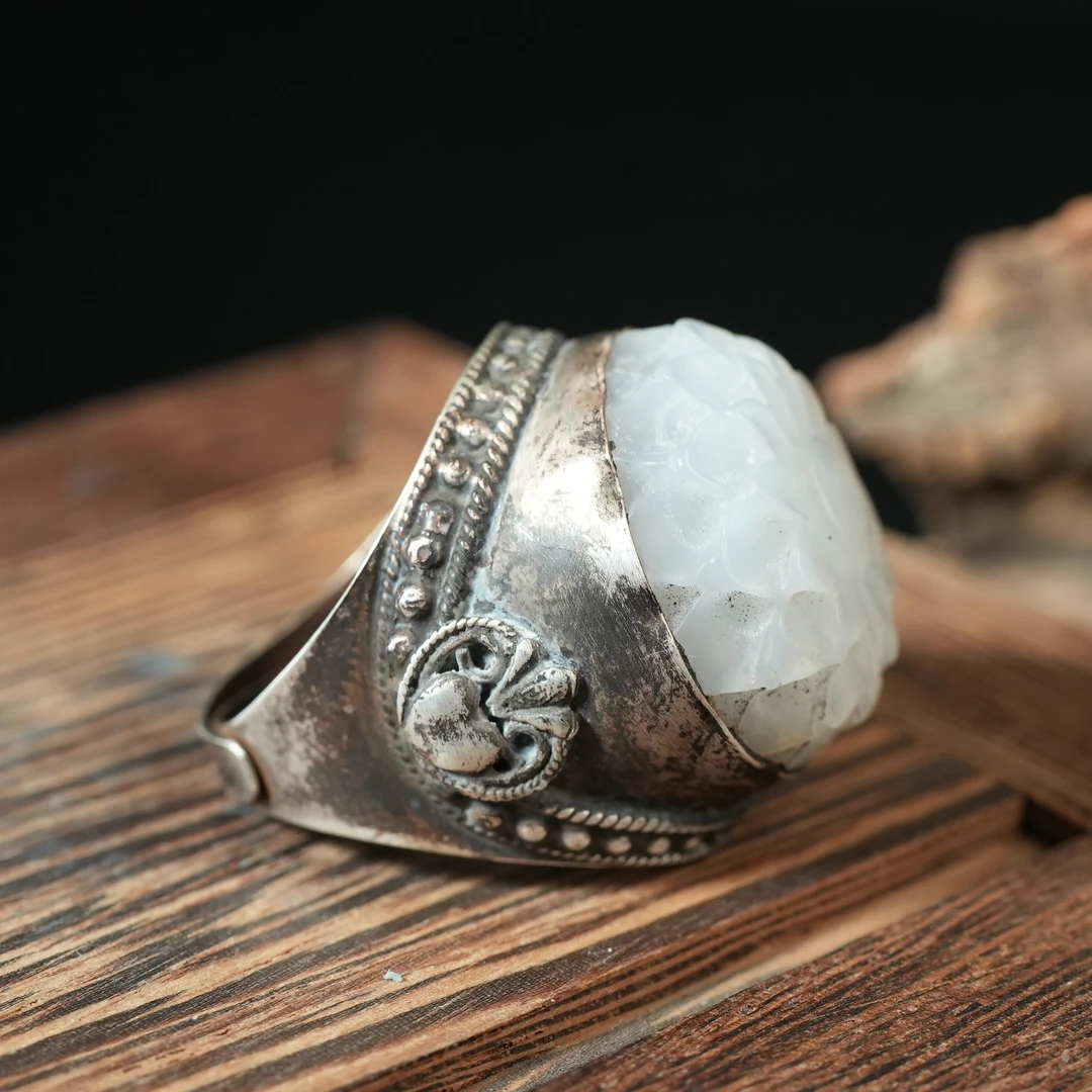 清代银烤蓝和田玉菊瓣纹戒指【华豫之门】LLFF2501112010