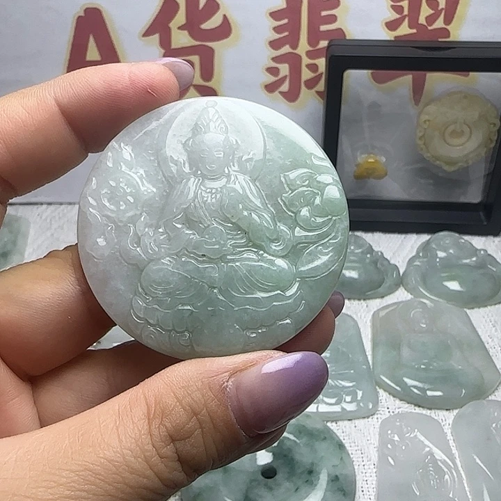 翡翠未镶嵌颈饰度母