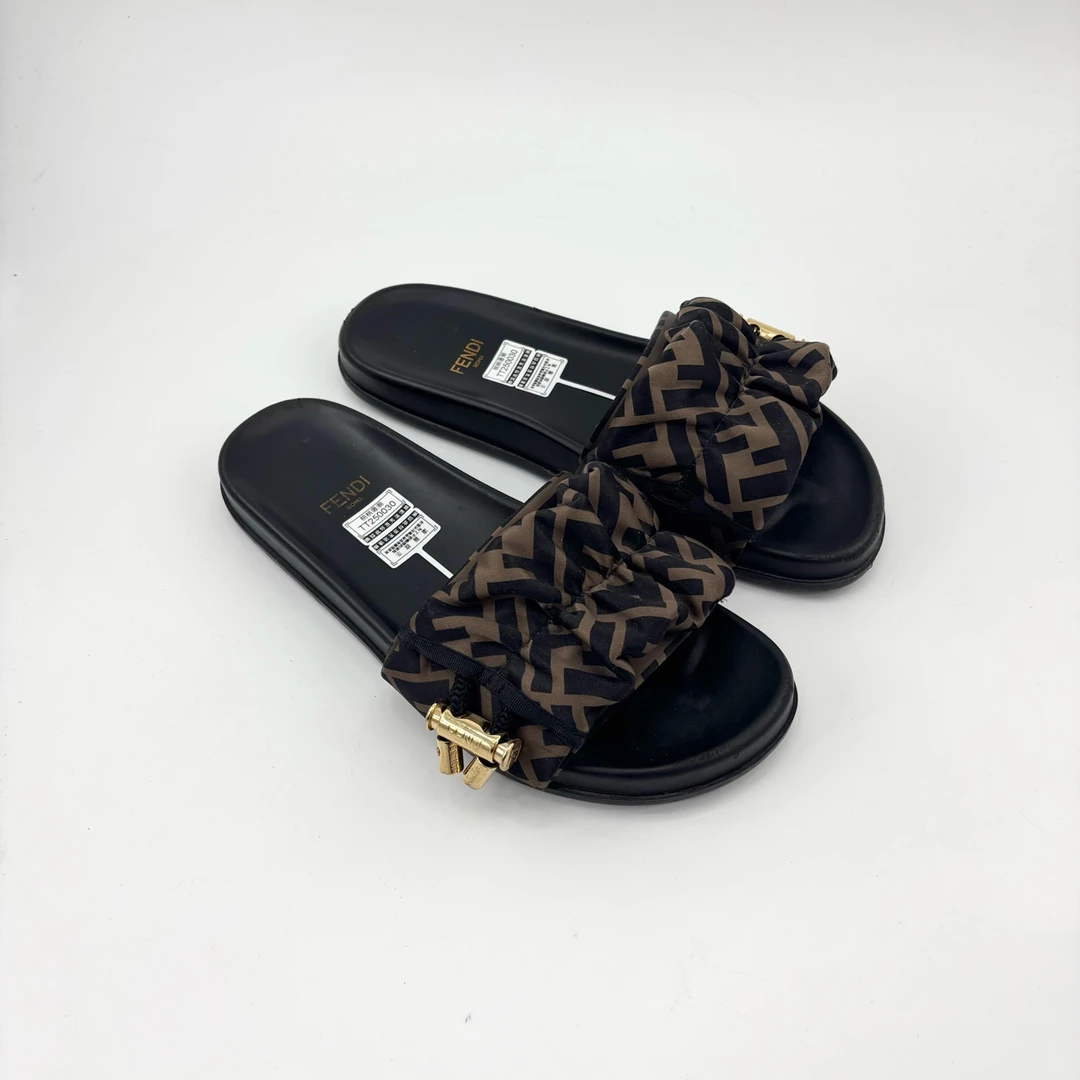 95新 FENDI/芬迪 36码时尚黑色豹纹老花软底女士拖鞋TT250030