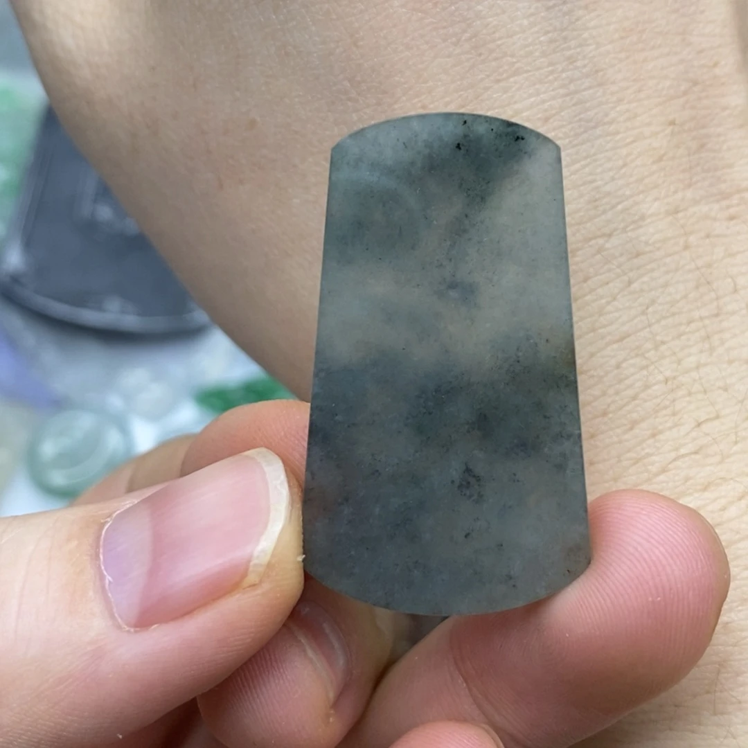 翡翠未镶嵌颈饰无事牌