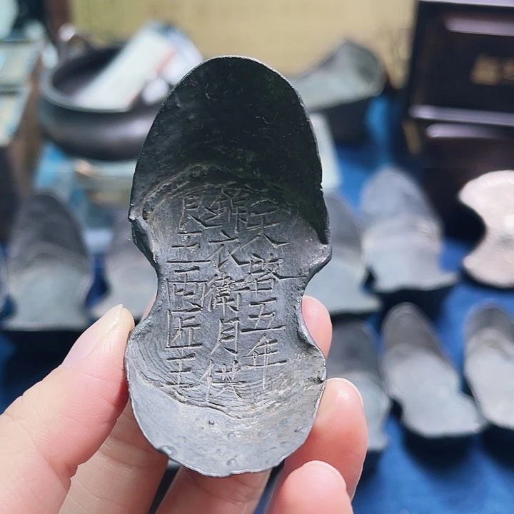 金属工艺品 锦衣卫五两