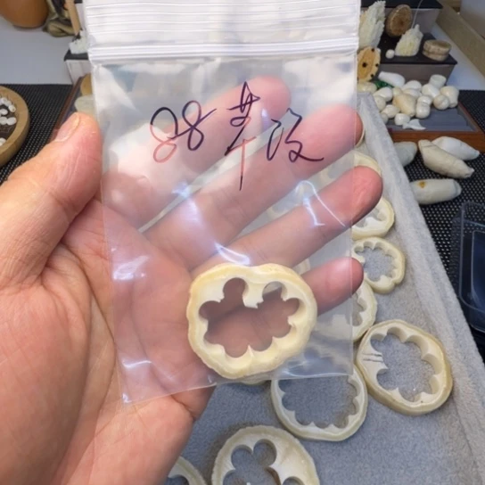 未镶嵌琥珀裸石特价处理