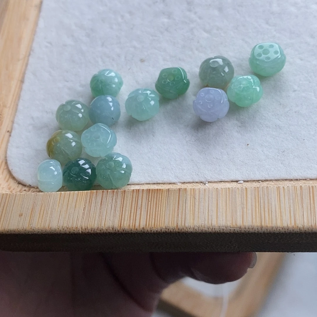 翡翠颈饰未镶嵌鱼*胖莲花