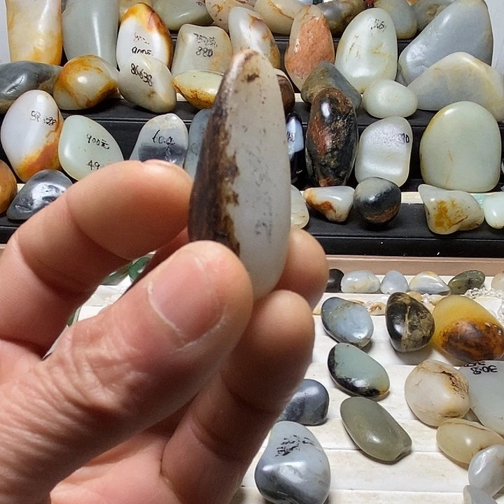 和田玉未镶嵌颈饰吊坠