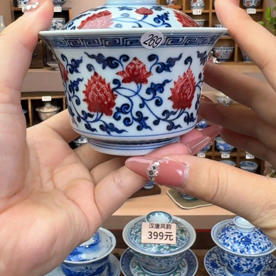 逸君堂马蹄釉里红盖碗