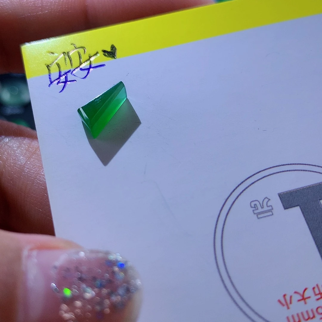 翡翠颈饰未镶嵌天然翡翠高冰切割