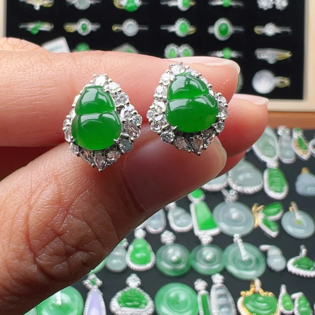 翡翠18K金镶嵌颈饰葫芦