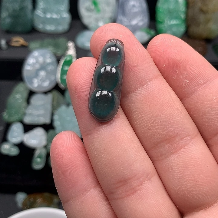 翡翠未镶嵌颈饰翡翠首饰