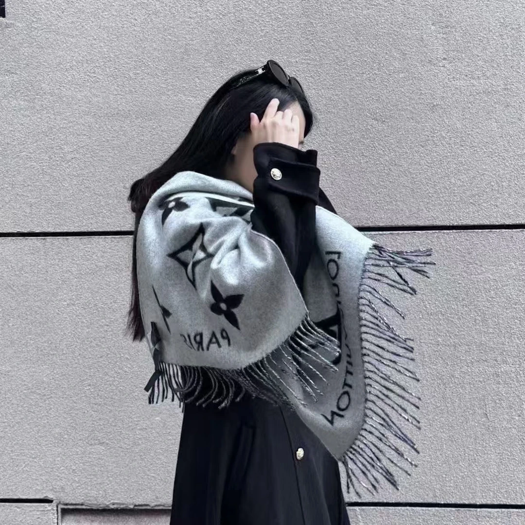 法式欧美风不掉色保暖通用围巾欧美披肩外搭长款流苏