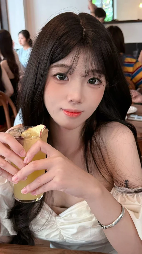 【801-880编码点这里】秋冬高端时尚气质开衫短款毛衣女