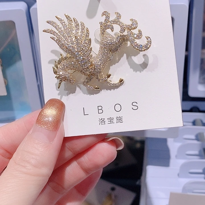 锆石铜合金小飞马胸针