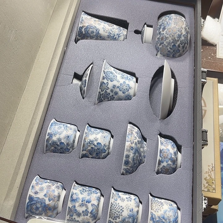 孤品茶具套装等。