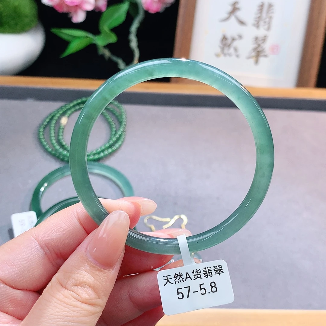 未镶嵌手镯(圆镯)翡翠