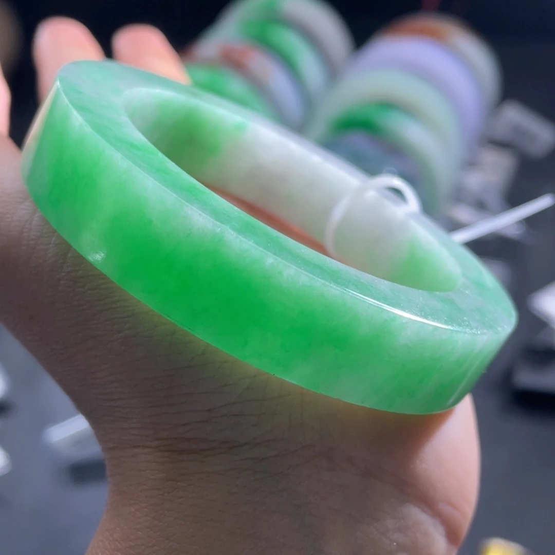 未镶嵌手镯定制翡翠