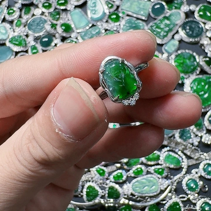 翡翠颈饰未镶嵌天然A货翡翠放漏