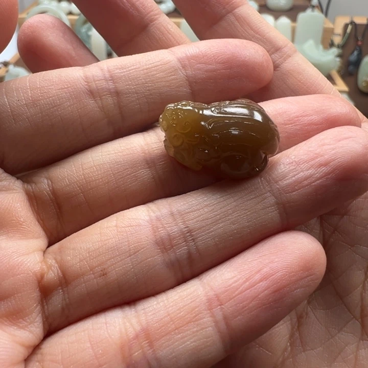 和田玉未镶嵌颈饰且末貔貅