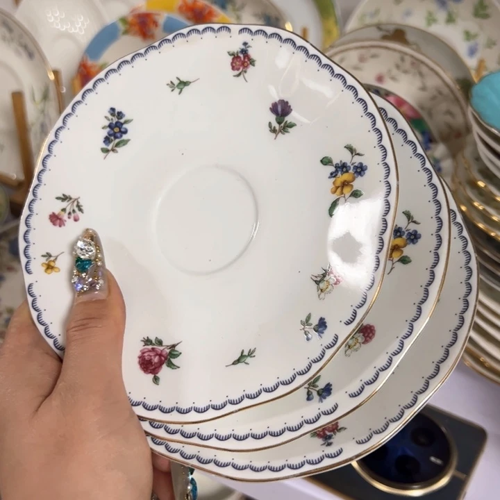 盖碗瓷器直播放漏中