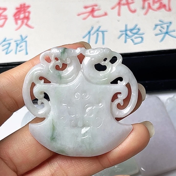 翡翠未镶嵌颈饰府上有龙