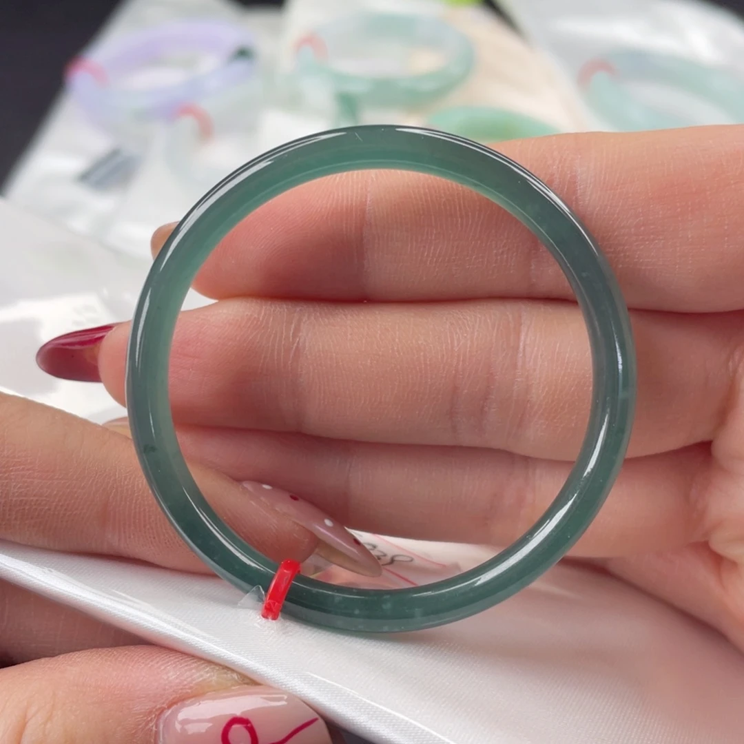 翡翠手镯未镶嵌47圈口