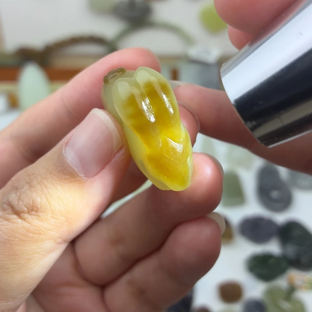 和田玉未镶嵌颈饰有瑕疵处理无售后