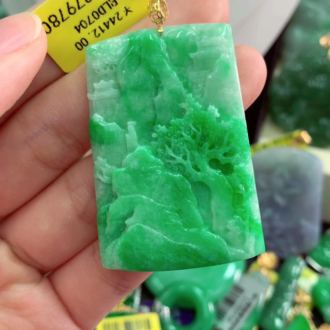 翡翠18K金镶嵌颈饰