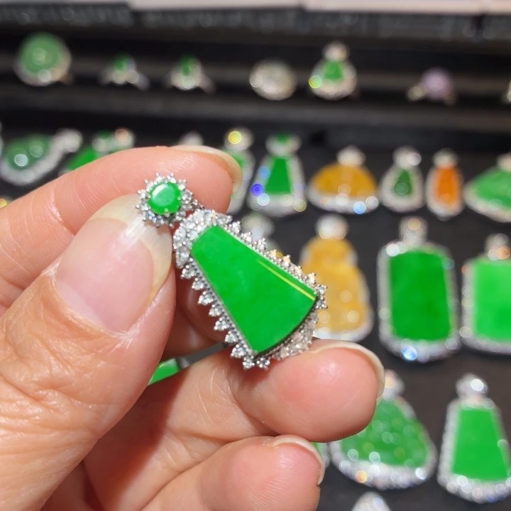 翡翠18K金镶嵌吊坠(不含链)翡翠