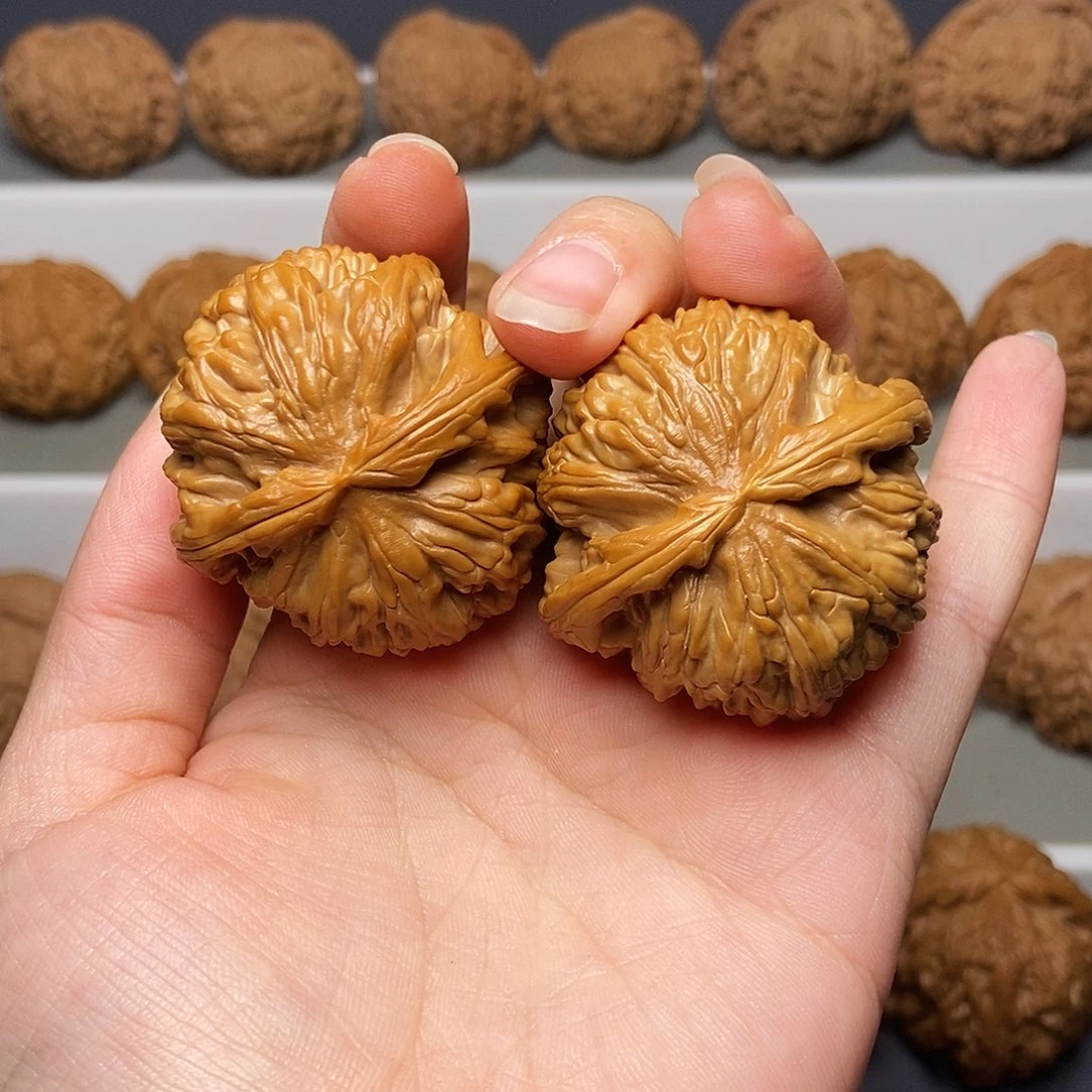 九***￥文玩核桃吊坠41闷尖白狮子