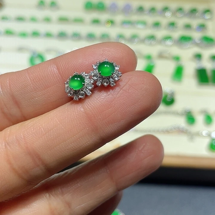 翡翠耳饰18K金镶嵌戴*绿蛋面